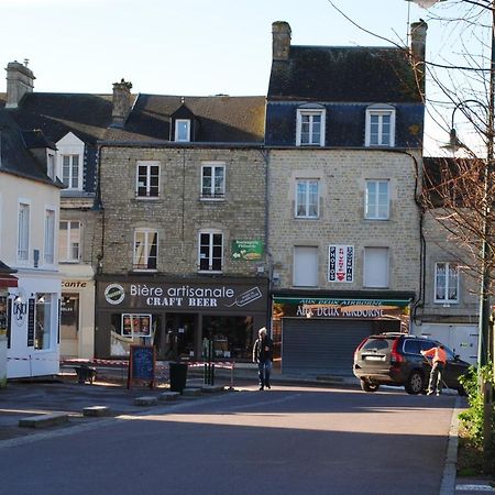 Gite De La Place De L'Eglise Sainte-Mère-Église Buitenkant foto