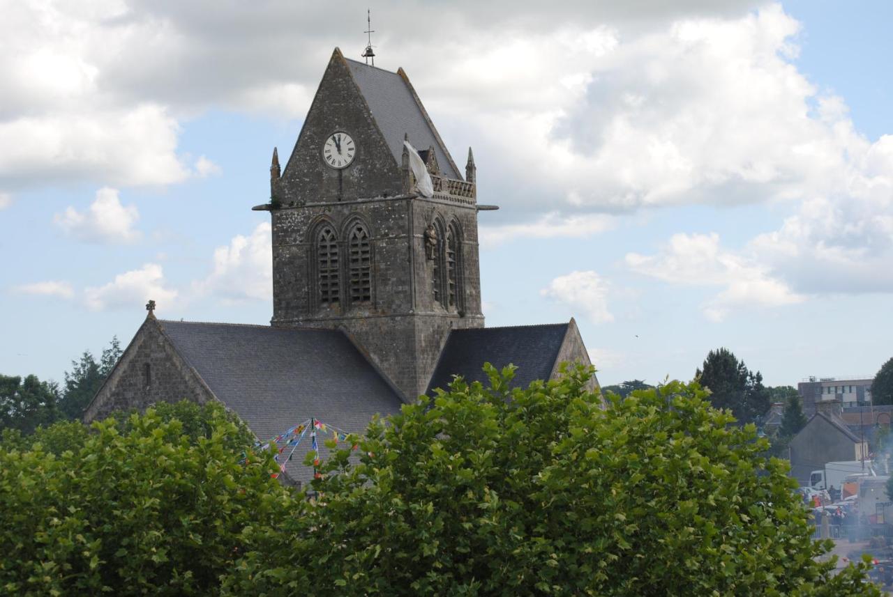 Gite De La Place De L'Eglise Sainte-Mère-Église Buitenkant foto