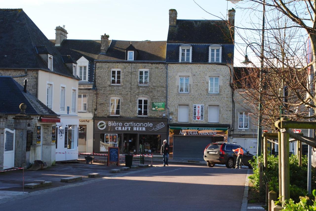 Gite De La Place De L'Eglise Sainte-Mère-Église Buitenkant foto
