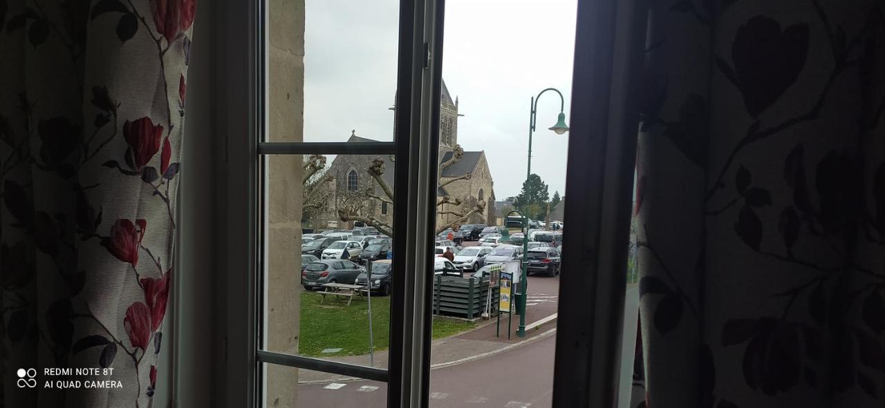 Gite De La Place De L'Eglise Sainte-Mère-Église Buitenkant foto