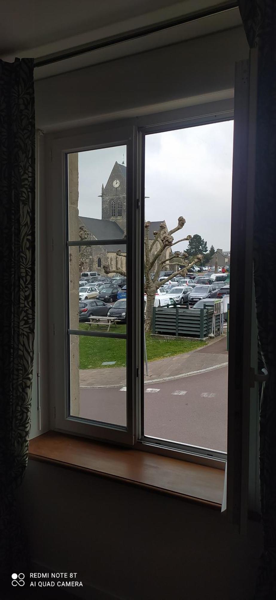 Gite De La Place De L'Eglise Sainte-Mère-Église Buitenkant foto